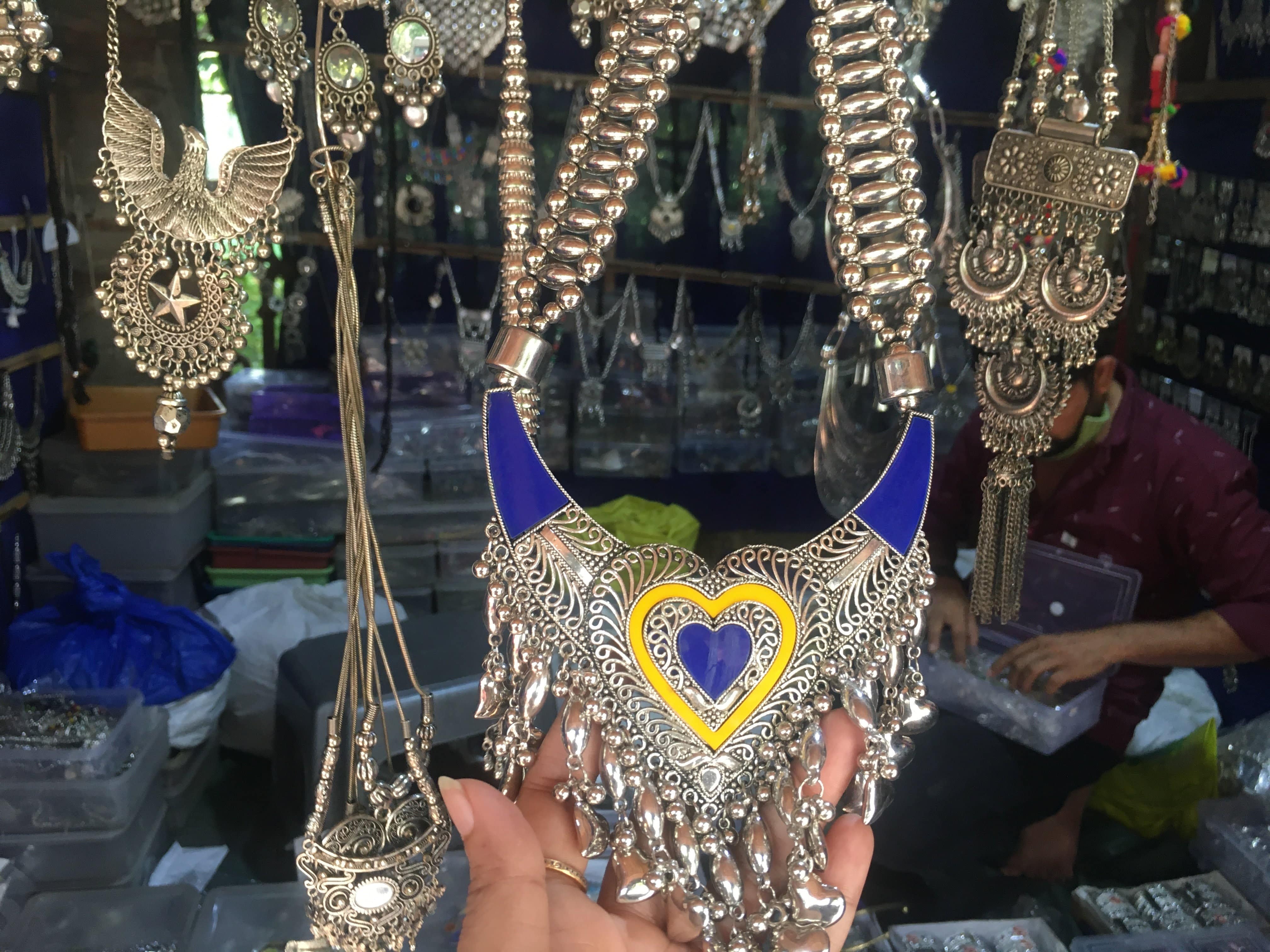 ahmedabad street market - dazzling goods and accessories