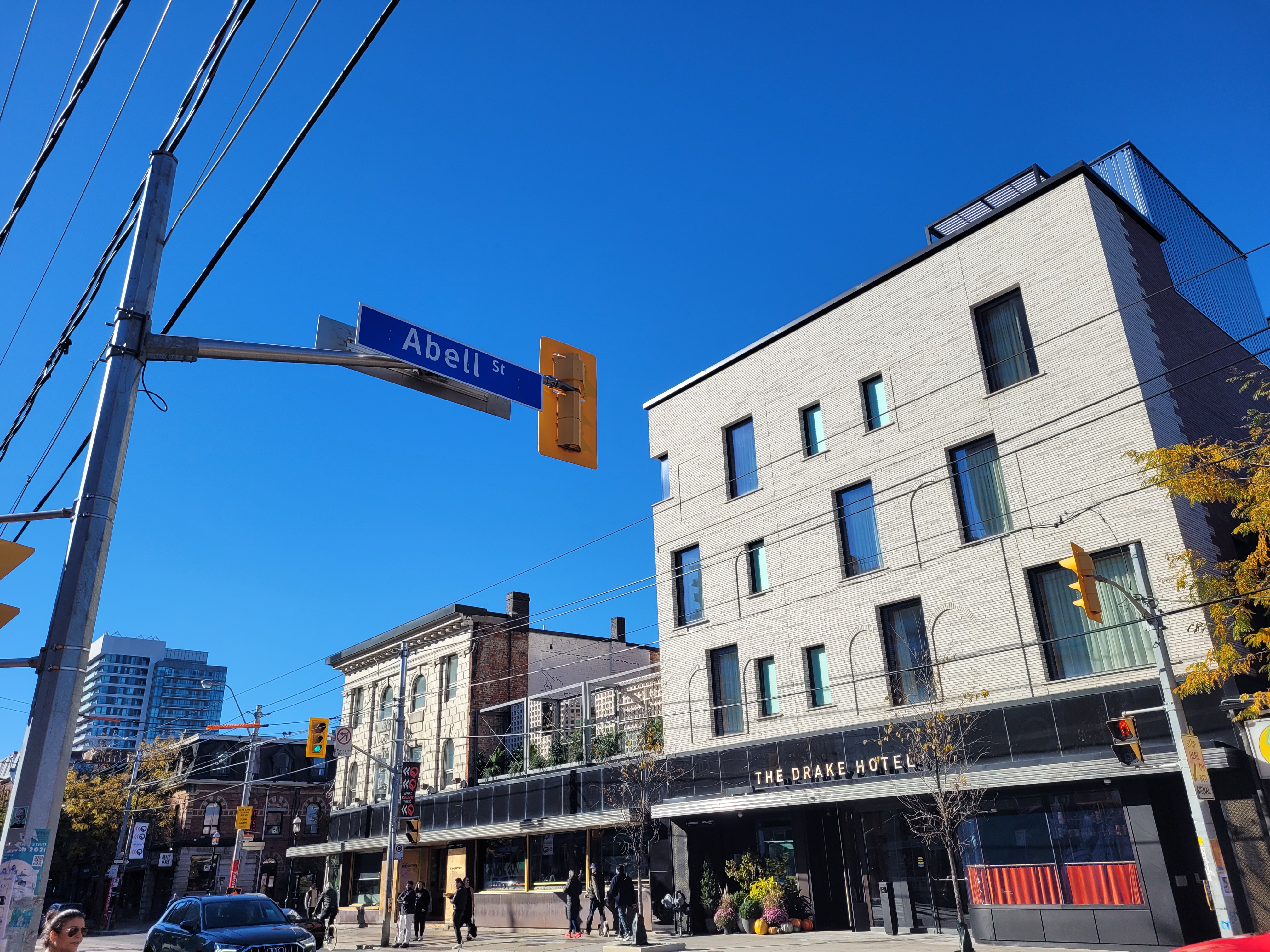 Why Visiting Queen West Toronto is Absolutely Amazing - Travel