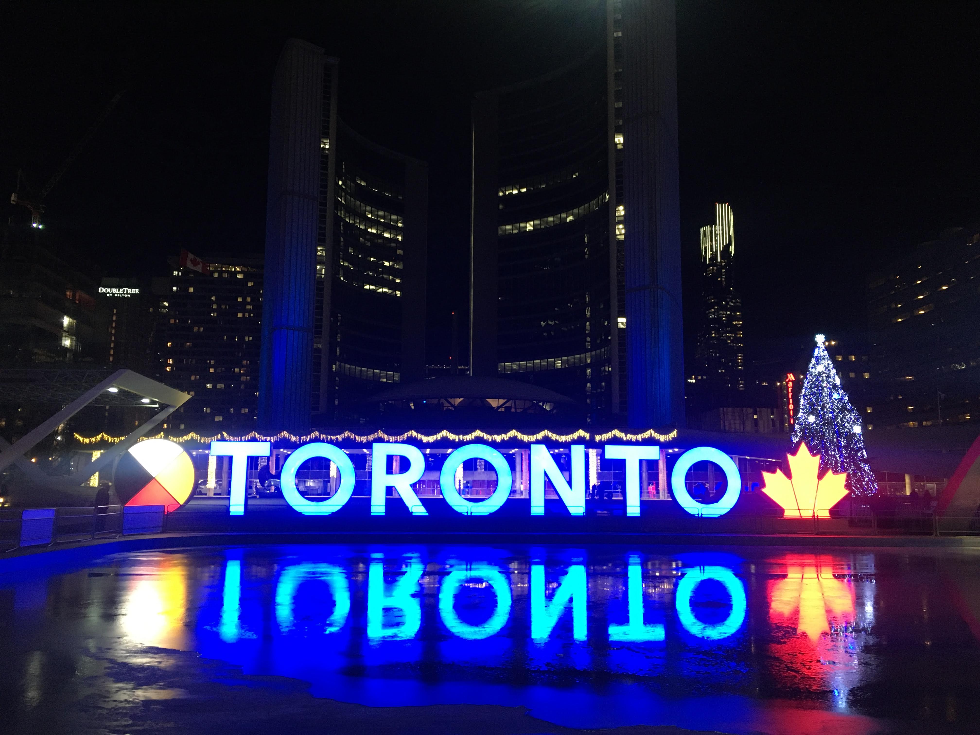 Toronto city hall christmas time - travel addict hack