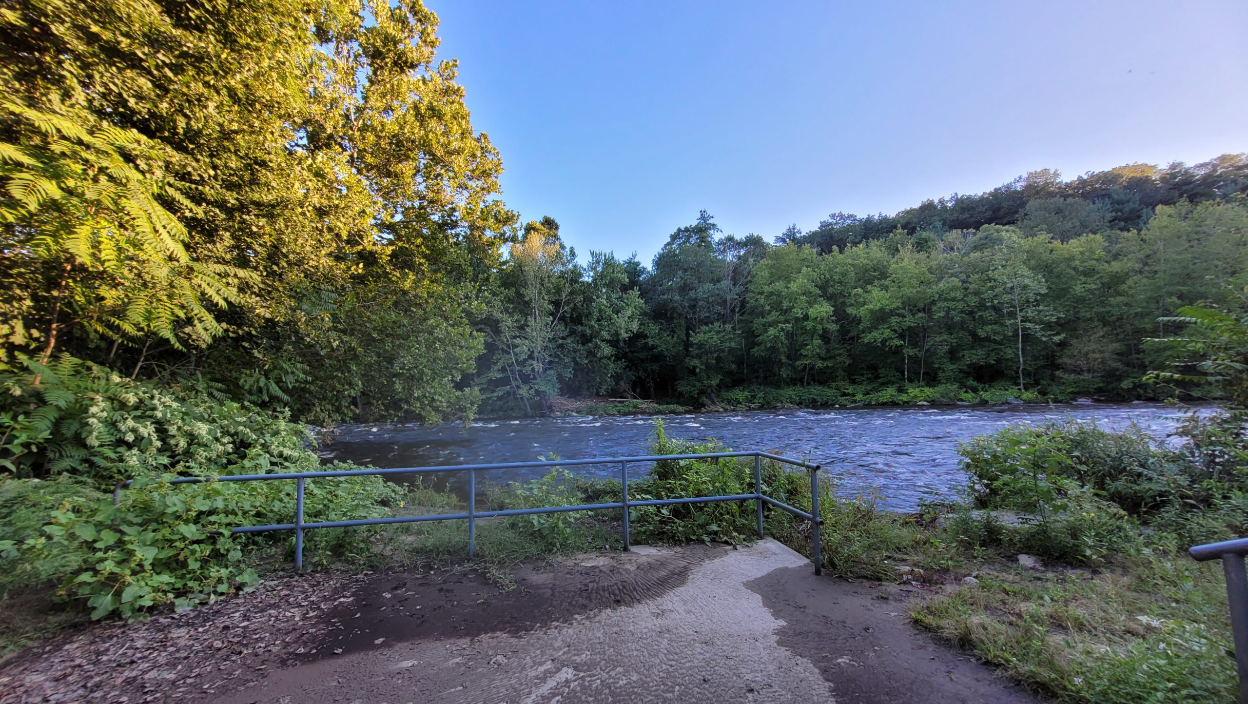 Naugatuck River at Beacon Falls Standing view point area
